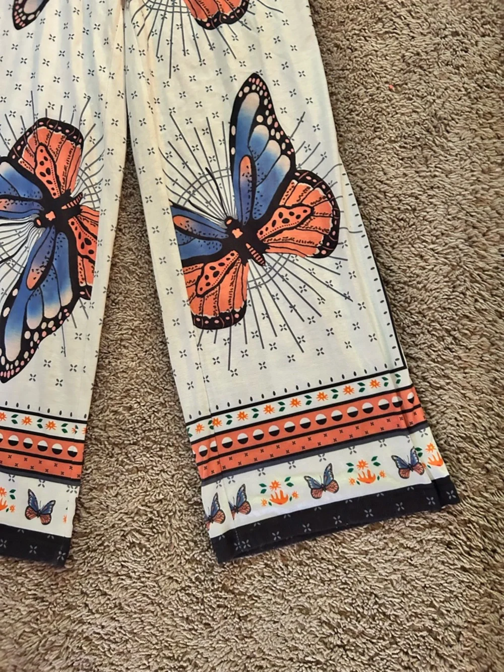 2-pc Butterfly-Print Wide-Leg Top and Pants — White with Orange & Blue - Picture 5 of 16